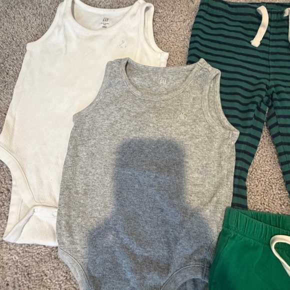 Baby Gap  Baby Boy Clothing Bundle Lot  Size 6-12m 
L - Picture 4 of 8